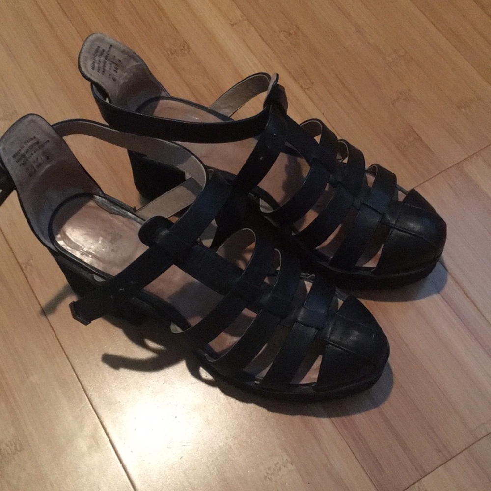 Shelly’s London Black strappy Heeled sandal size 6